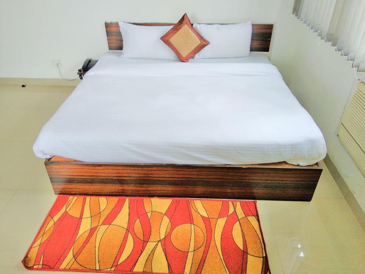 The Radiance Suites And Apartment Neu-Delhi Exterior foto